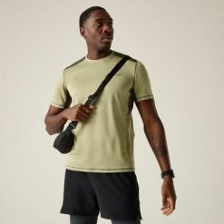 Męska koszulka z krótkim rękawem Virda Active Mesh T-shirt. Czarne koszulki sportowe męskie Regatta, m, bez wzorów, z elastanu, bez kołnierzyka, bez ramiączek, do biegania. Za 76.85 zł.