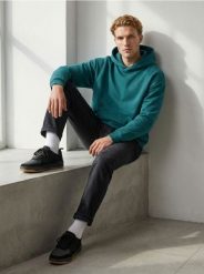Bluza hoodie comfort z haftem - ciemny turkus. Bluzy męskie Sinsay, l, bez wzorów, bez kaptura. Za 59.99 zł.