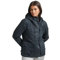 Damska kurtka wodoodporna z mikrofibry Superdry Wind Ultimate. Niebieskie kurtki damskie Superdry., bez wzorów, z mikrofibry, bez kaptura. Za 529.95 zł.
