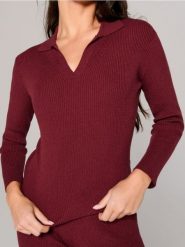 Sweter z prakowanej dzianiny z kołnierzykiem - czerwony. Czerwone swetry damskie Sinsay, l, bez wzorów, z dzianiny, bez kołnierzyka, bez ramiączek, bez kaptura. W wyprzedaży za 33.99 zł.