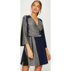 Answear - Sukienka. Szare sukienki damskie ANSWEAR, z dzianiny, casualowe. Za 169.90 zł.