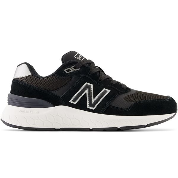 Buty damskie New Balance WW880BK6 – czarne. Czarne obuwie sportowe damskie New Balance, bez wzorów, z gumy, na fitness i siłownię. Za 299.99 zł.