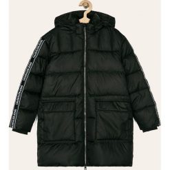 Calvin Klein Jeans - Kurtka puchowa dziecięca 140-176 cm. Czarne kurtki i płaszcze dla chłopców Calvin Klein Jeans, bez wzorów, z jeansu, z kapturem. Za 899.90 zł.