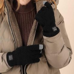 Rękawiczki termoaktywne Heatkeeper damskie z I-Touch czarne. Czarne rękawiczki damskie HEAT KEEPER, bez wzorów, sportowe. Za 120.99 zł.