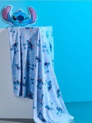 Koc Stitch - błękitny. Niebieskie kocyki dla dzieci Sinsay. Za 35.99 zł.