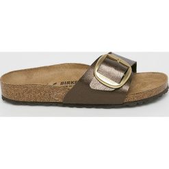 Birkenstock - Klapki Madrid Big Buckle. Brązowe klapki damskie Birkenstock, bez wzorów, z gumy, bez obcasa, bez zapięcia. Za 329.90 zł.