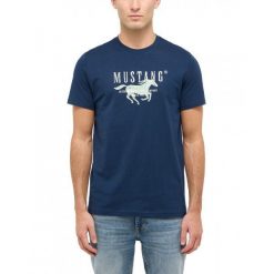 Męski T-Shirt Mustang Style Austin Dress Blues 1016484 5334. T-shirty męskie Mustang, m, bez wzorów, bez kołnierzyka. Za 69.99 zł.