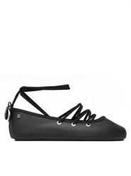 Melissa Baleriny Melissa Beta Ad 38020 Czarny. Czarne baleriny damskie Melissa, bez wzorów, z tworzywa sztucznego, bez obcasa. Za 398.99 zł.