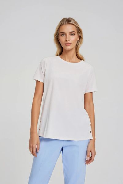 Bluzka z ozdobnymi guzikami biała. Białe bluzki damskie MOODO, l, bez wzorów, z bawełny, bez kołnierzyka, bez ramiączek. Za 49.99 zł.