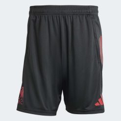 Spodenki treningowe Liverpool FC Tiro 25 Competition. Czarne szorty męskie Adidas, xs, z aplikacjami, z materiału, klasyczne. Za 199.00 zł.