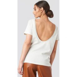 NA-KD T-shirt z odkrytymi plecami - Beige. T-shirty damskie marki NA-KD. Za 52.95 zł.