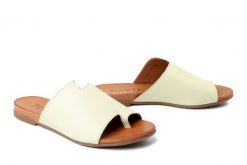 PIAZZA 900000-06 gelb, klapki damskie. Żółte klapki damskie Piazza, bez wzorów, ze skóry, bez obcasa. Za 229.42 zł.