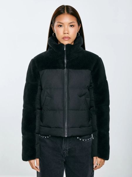 Kurtka damska pudełkowa z futerkiem czarna Salbatora 906. Czarne kurtki damskie Big Star, l, z aplikacjami, z materiału, retro, krótkie, bez kaptura. W wyprzedaży za 359.99 zł.