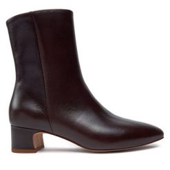 Botki Balagan. Brązowe botki damskie BALAGAN, bez obcasa, na słupku, bez zapięcia. Za 639.99 zł.