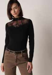 Czarny Dopasowany Sweter z Półgolfem z Wiskozą Zdobiony Koronkową Siateczką Genna. Czarne swetry damskie Born2be, uniwersalny, z aplikacjami, z jeansu, eleganckie, bez kołnierzyka, bez ramiączek, bez kaptura. Za 89.99 zł.