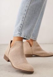 Jasnobeżowe Płaskie Botki Vices z Wycięciem Felilia. Brązowe botki damskie Born2be, z jeansu, eleganckie, bez obcasa, na płaskiej podeszwie, bez zapięcia. Za 119.99 zł.