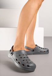 Szare Klapki z Ażurową Cholewką Lumacine. Szare klapki damskie Born2be, w ażurowe wzory, klasyczne, bez obcasa, na płaskiej podeszwie. Za 29.99 zł.