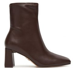 Botki Steve Madden. Brązowe botki damskie Steve Madden, bez obcasa, na słupku, bez zapięcia. Za 429.99 zł.