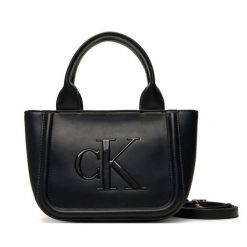 Torebka Calvin Klein. Czarne torebki do ręki damskie Calvin Klein, bez wzorów, klasyczne, bez dodatków. Za 319.99 zł.