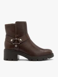 Ciemnobrązowe botki biker boots. Brązowe botki damskie Brawo sp. z o.o., z materiału, rockowe, z okrągłym noskiem, bez obcasa, na obcasie, bez zapięcia. Za 549.99 zł.
