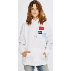 Calvin Klein Jeans - Bluza. Szare bluzy damskie Calvin Klein Jeans, z nadrukiem, z bawełny. W wyprzedaży za 399.90 zł.