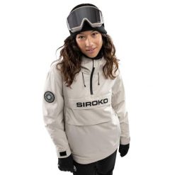 Kurtka snowboardowa damska W6-W Eriz. Brązowe kurtki damskie SIROKO, bez wzorów, bez kaptura. W wyprzedaży za 467.00 zł.