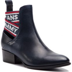 Botki TOMMY JEANS - Pop Webbing Chelsea Boot EN0EN00433 Midnight 403. Kozaki damskie marki Tommy Jeans. W wyprzedaży za 589.00 zł.