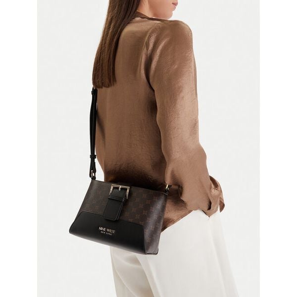 Torebka Nine West. Brązowe listonoszki damskie Nine West, bez wzorów, bez dodatków. Za 179.99 zł.
