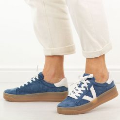 Granatowe skórzane półbuty damskie Vinceza 79597. Niebieskie obuwie sportowe damskie VINCEZA, na jesień, bez wzorów, z jeansu, casualowe, z okrągłym noskiem, bez obcasa, na płaskiej podeszwie, bez zapięcia. Za 239.00 zł.