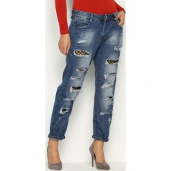 Niebieskie Jeansy Squared Blur. Jeansy damskie marki Born2be. Za 79.99 zł.