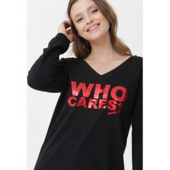 Czarna Bluza Andromeda. Czarne bluzy damskie Born2be, l, bez wzorów, z dzianiny, bez kaptura. Za 59.99 zł.