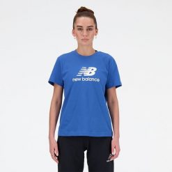 Koszulka damska New Balance WT41502BEU – niebieska. Niebieskie koszulki sportowe damskie New Balance, s, bez wzorów, z materiału, bez kołnierzyka, bez ramiączek. Za 69.99 zł.