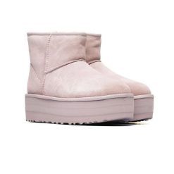 Damskie śniegowce Ugg W Classic Mini Platform PSK 1134991-PSK. Czerwone śniegowce i trapery damskie UGG, z gumy. Za 590.50 zł.