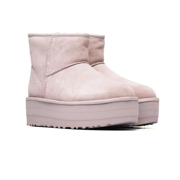 Damskie śniegowce Ugg W Classic Mini Platform PSK 1134991-PSK. Czerwone śniegowce i trapery damskie UGG, z gumy. Za 590.50 zł.