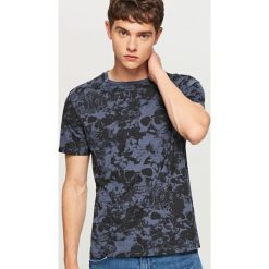 T-shirt z nadrukiem z czaszkami - Granatowy. T-shirty męskie marki Giacomo Conti. W wyprzedaży za 29.99 zł.
