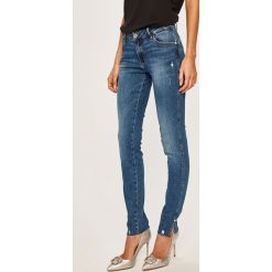 Guess Jeans - Jeansy. Niebieskie jeansy damskie Guess Jeans. Za 399.90 zł.