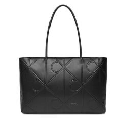 Torebka Calvin Klein. Czarne torebki do ręki damskie Calvin Klein, bez wzorów, klasyczne, bez dodatków. Za 879.99 zł.