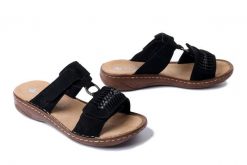 RIEKER V2839-00 black, klapki damskie. Czarne klapki damskie Rieker, bez wzorów, bez obcasa. Za 223.93 zł.