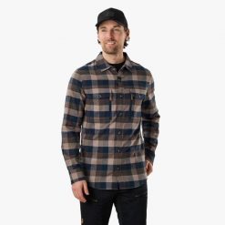 Koszula turystyka męska Swedemount Nordkap Flannel Shirt II oddychająca. Brązowe koszule męskie SWEDEMOUNT, m, bez wzorów, z tkaniny, casualowe, bez kołnierzyka, bez ramiączek. Za 199.99 zł.