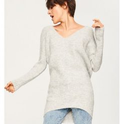 Sweter z wiązaniem z tyłu - Jasny szar. Szare swetry damskie Reserved. Za 99.99 zł.