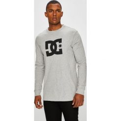 DC - Longsleeve. Szare bluzki z długim rękawem męskie DC, z nadrukiem, z bawełny, z okrągłym kołnierzem. W wyprzedaży za 129.90 zł.