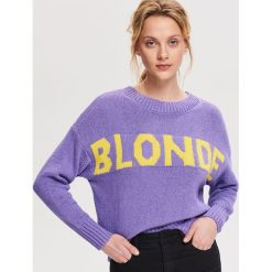 Sweter z napisem - Fioletowy. Swetry damskie Reserved. W wyprzedaży za 29.99 zł.