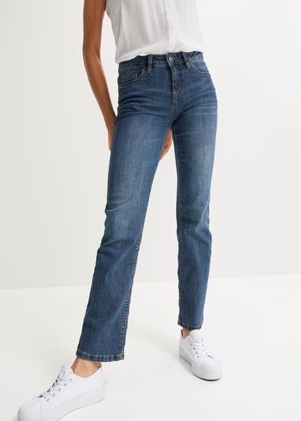 Jeansy ze stretchem straight, średni stan. Niebieskie jeansy damskie bonprix. Za 119.99 zł.