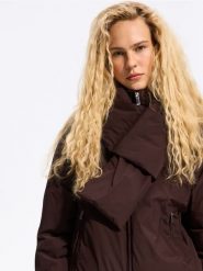 Kurtka z szalem - ciemnobrązowy. Brązowe kurtki damskie Reserved, l, bez wzorów, z tkaniny, bez kaptura. Za 279.99 zł.