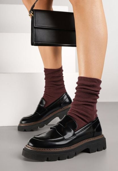 Czarne Mokasyny Lakierowane Nappria. Czarne mokasyny damskie Renee, z lakierowanej skóry. Za 119.99 zł.