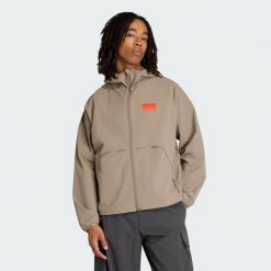 Kurtka Audi Revolut F1 Team Elevated Woven. Brązowe kurtki męskie Adidas, bez wzorów, sportowe, bez kaptura. Za 649.00 zł.