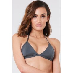 Filippa K Góra bikini Shiny Triangle - Blue. Niebieskie bikini damskie marki Filippa K. W wyprzedaży za 101.48 zł.
