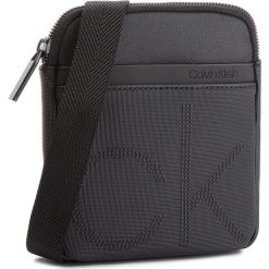 Saszetka CALVIN KLEIN - Ck Point Mini Flat C K50K503875 001. Czarne saszetki męskie Calvin Klein, z materiału, młodzieżowe. Za 299.00 zł.