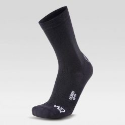 Skarpety rowerowe z wełną MAN CYCLING MERINO SOCKS r.39-41. Czarne legginsy sportowe męskie UYN, bez wzorów, z wełny, do piłki nożnej. Za 79.99 zł.