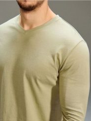 Bawełniana koszulka z długim rękawem i dekoltem V - zielony. Zielone bluzki z długim rękawem męskie Sinsay, l, bez wzorów, z bawełny, bez kołnierzyka. Za 19.99 zł.